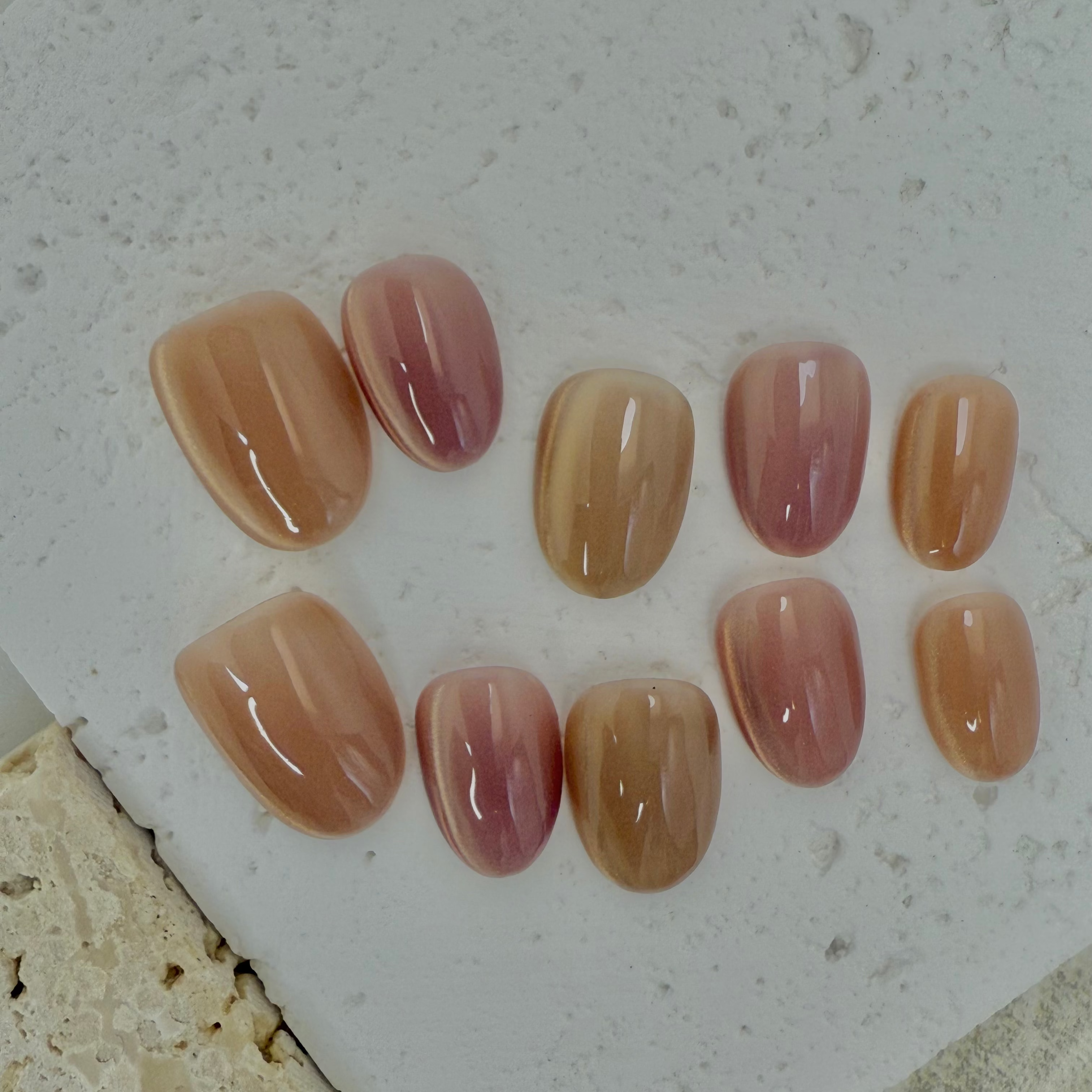 Cat EyeYZ-Rosé Glow almond press on nails