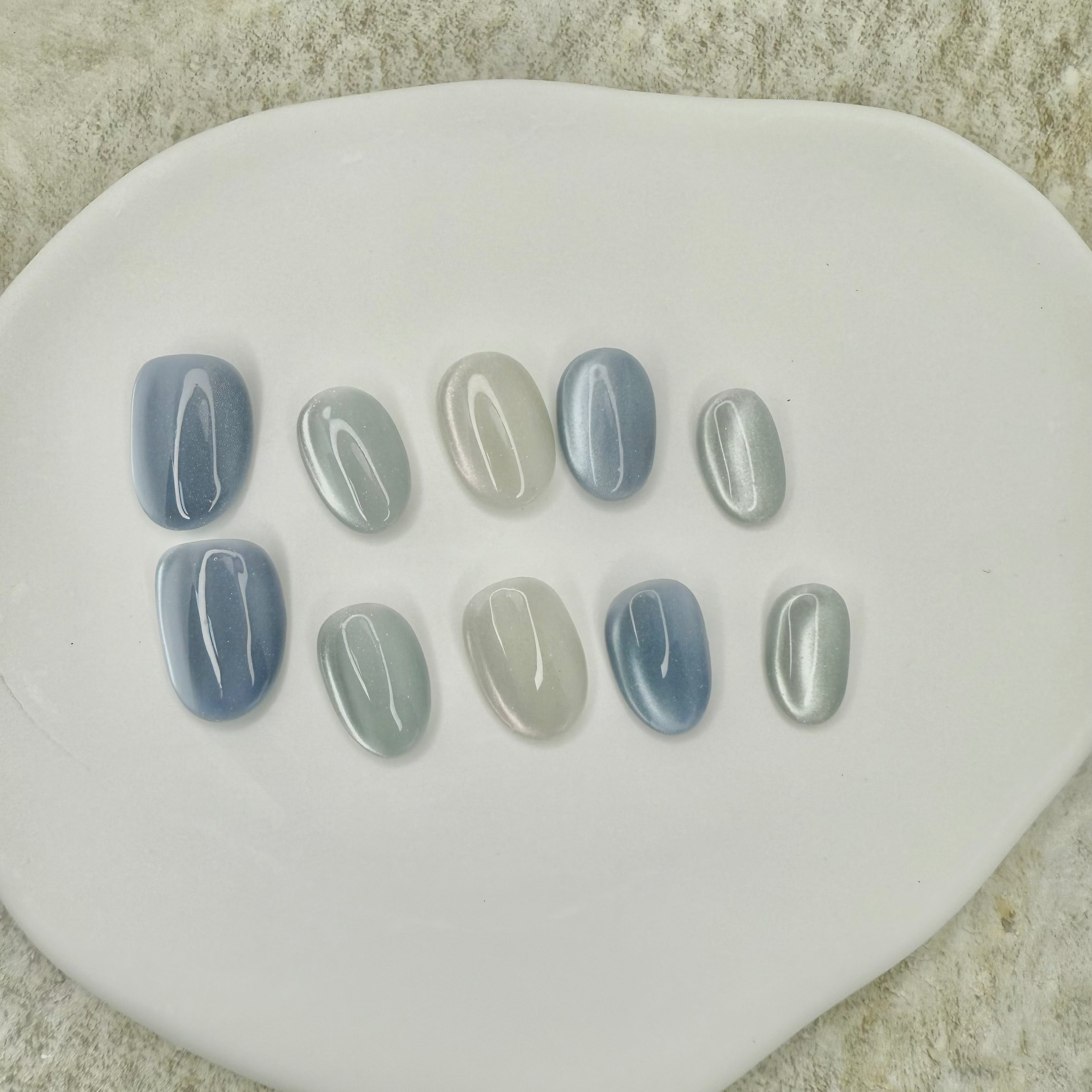 Cat EyeYZ-Blue Frostpress-on nails in soft pastel blue with magnetic shimmer