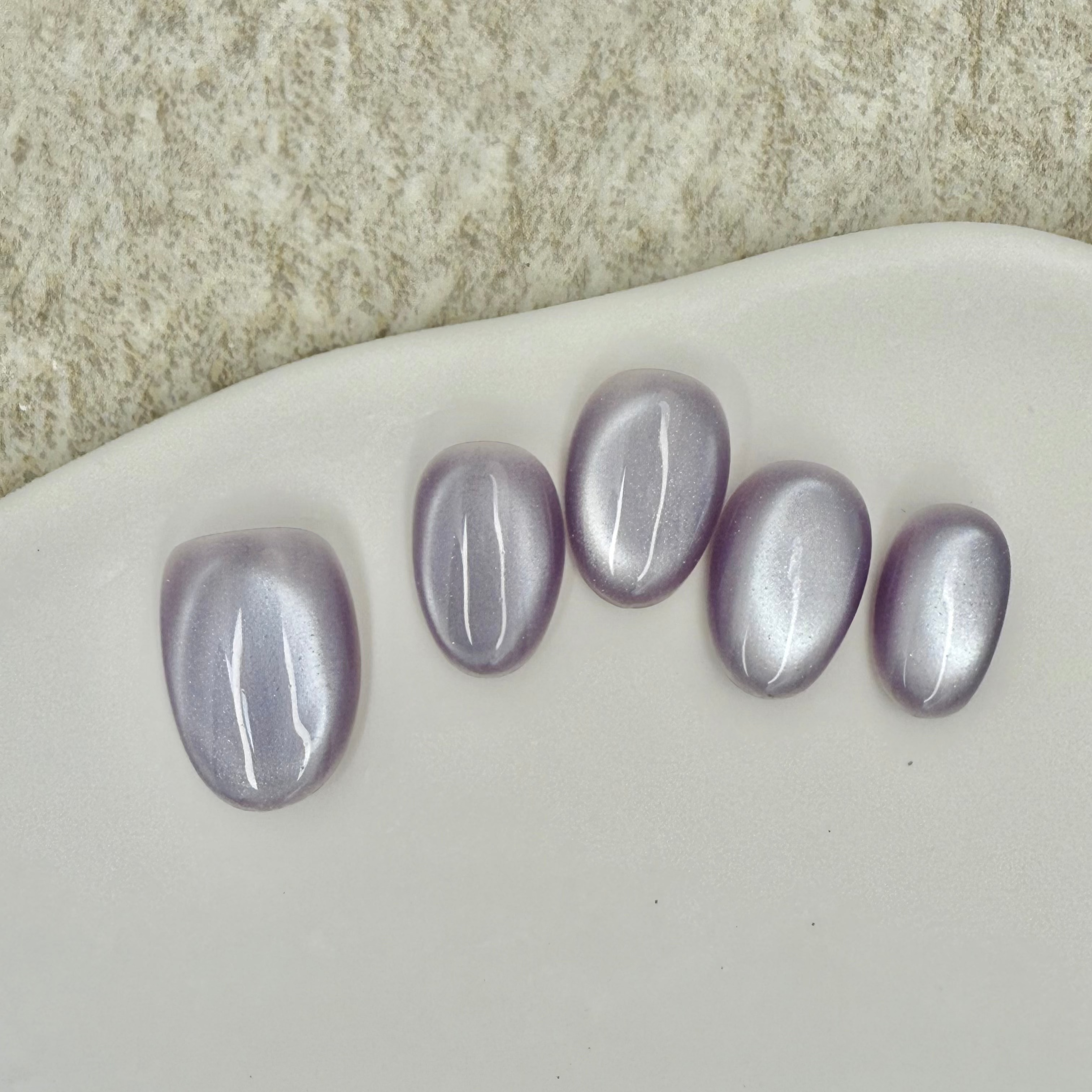 Cat Eye-Lavie almond shape press on nails