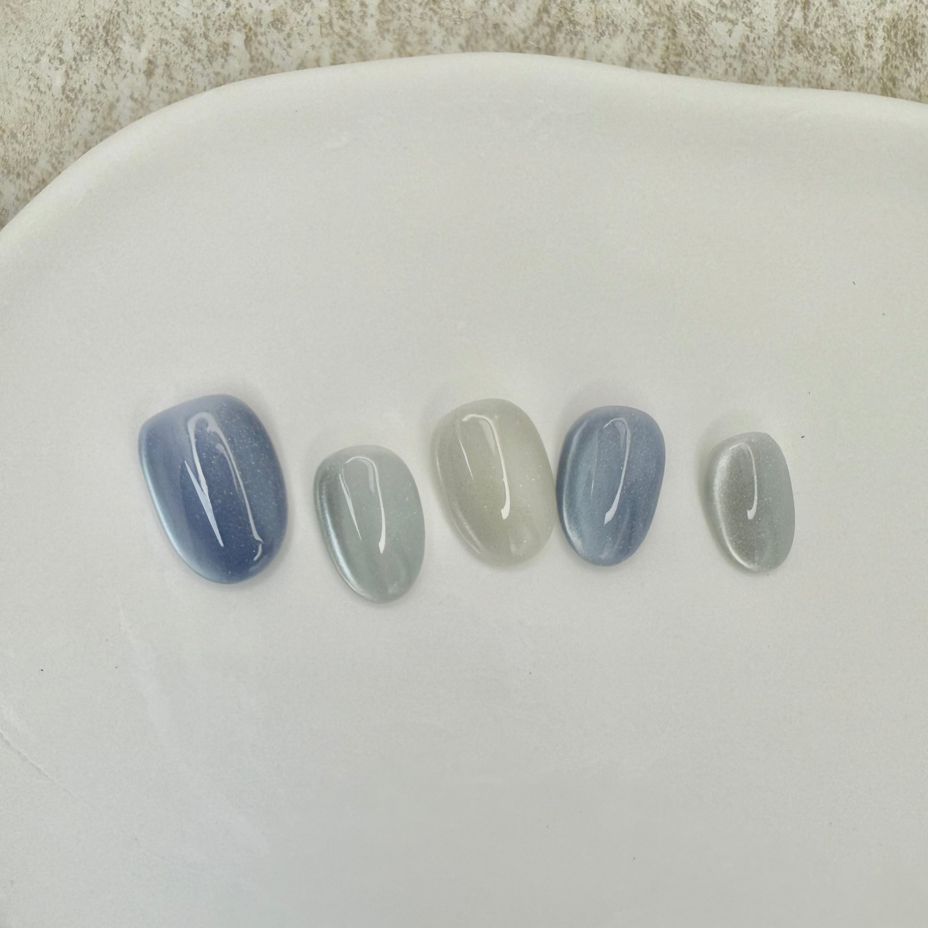 Cat EyeYZ-Blue Frostpress-on nails in soft pastel blue with magnetic shimmer