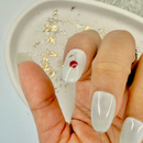 hand with Tulip Dream Almond press on nails