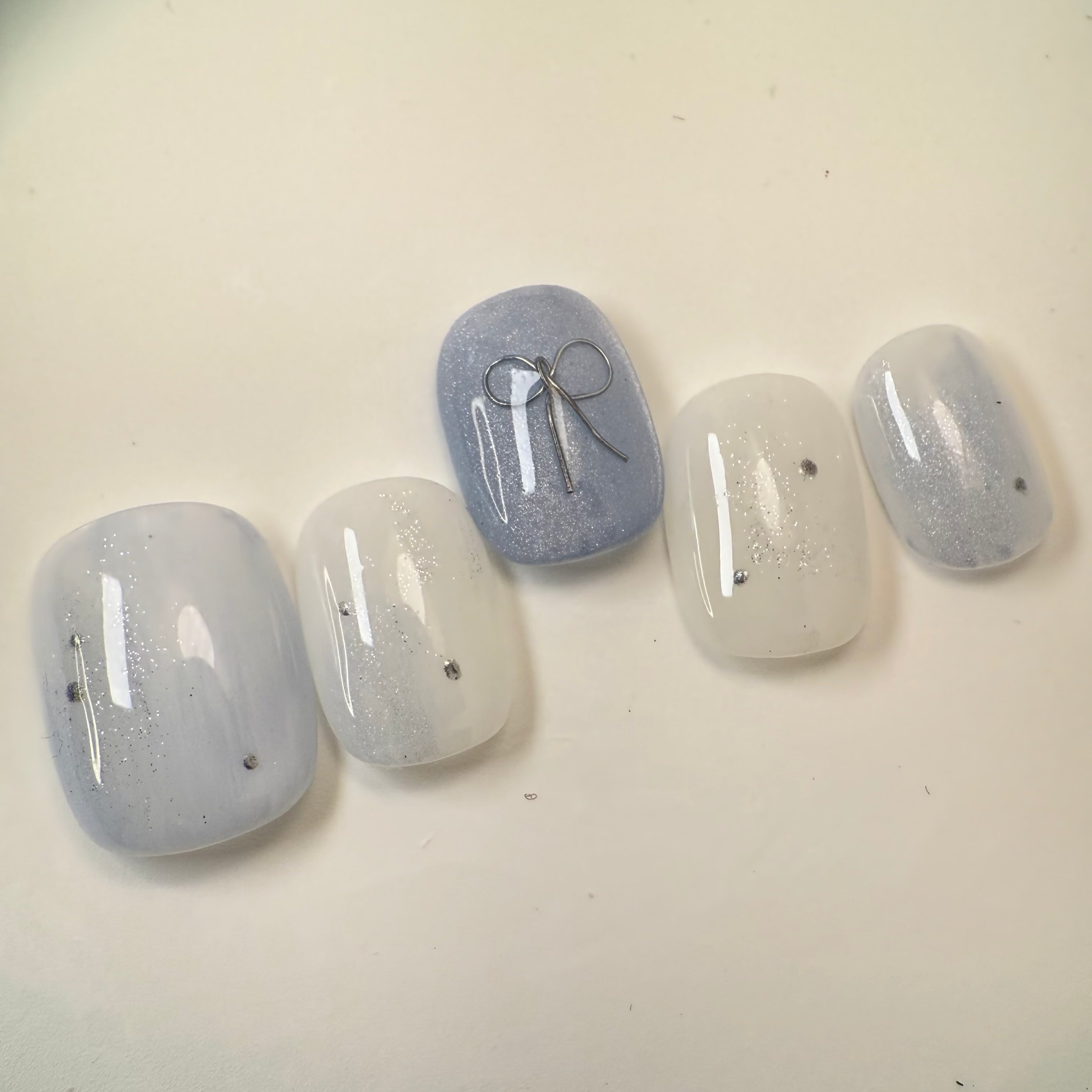Handmade round golden cat-eye press-on nails with shimmering magnetic effect, Vlei Nails Cape Town.
