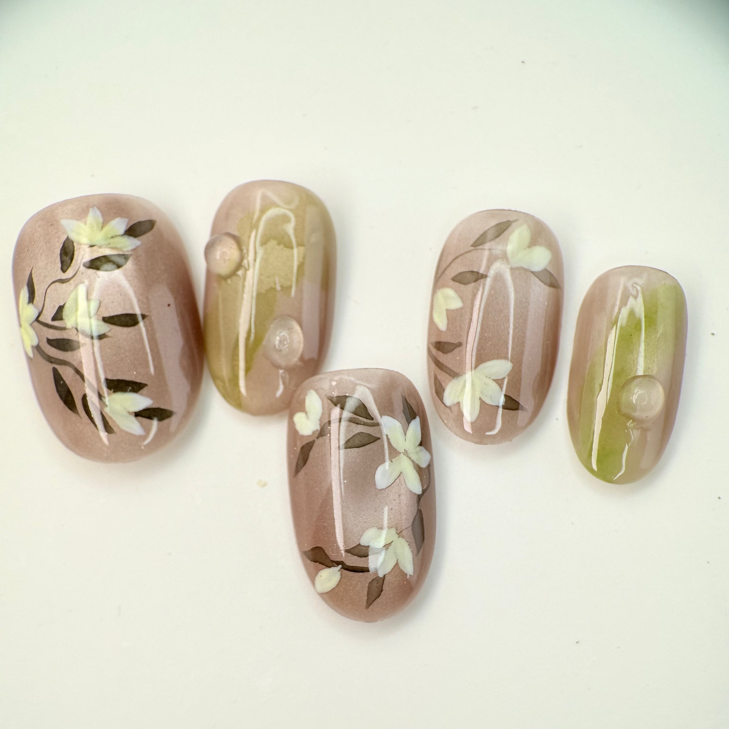 Handcrafted frosted pink and silver press-on nails with metallic shine, and soft pastel tones – made by Vlei Nails Cape Town.
