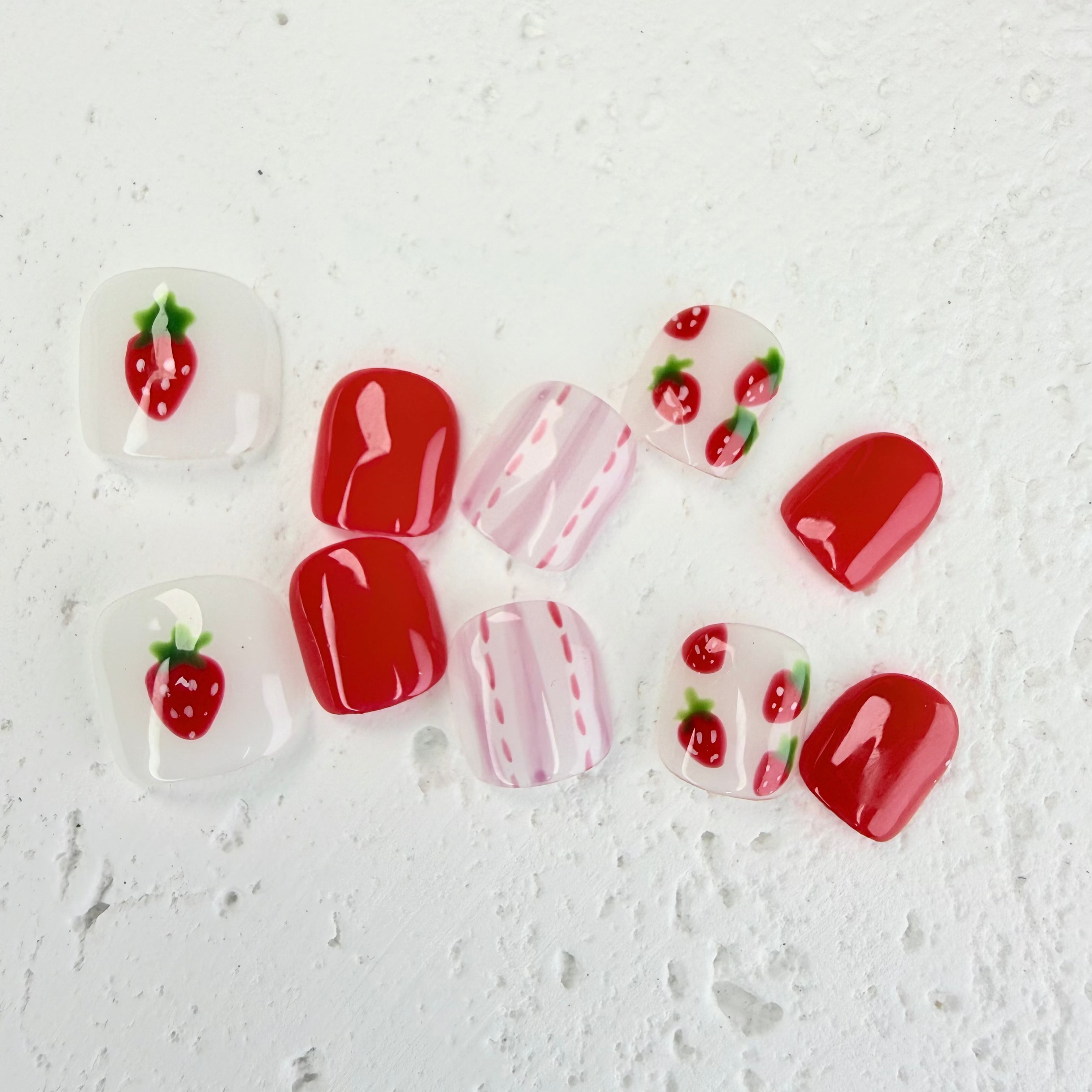 Strawberry Dream – Kids Press-On Nails