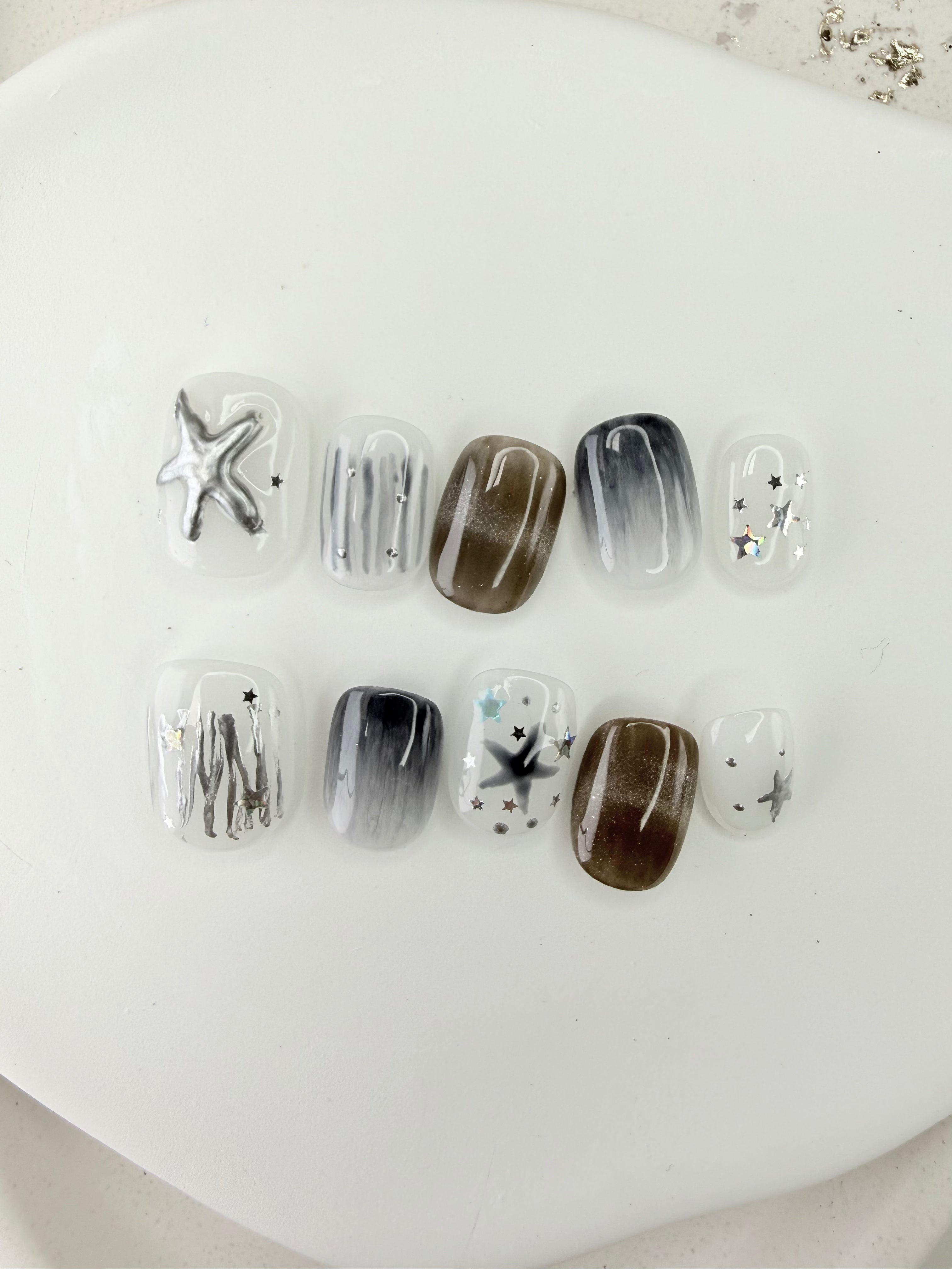 Grey cat-eye press-on nails with gold line accents, handcrafted by Vlei Nails Cape Town.
